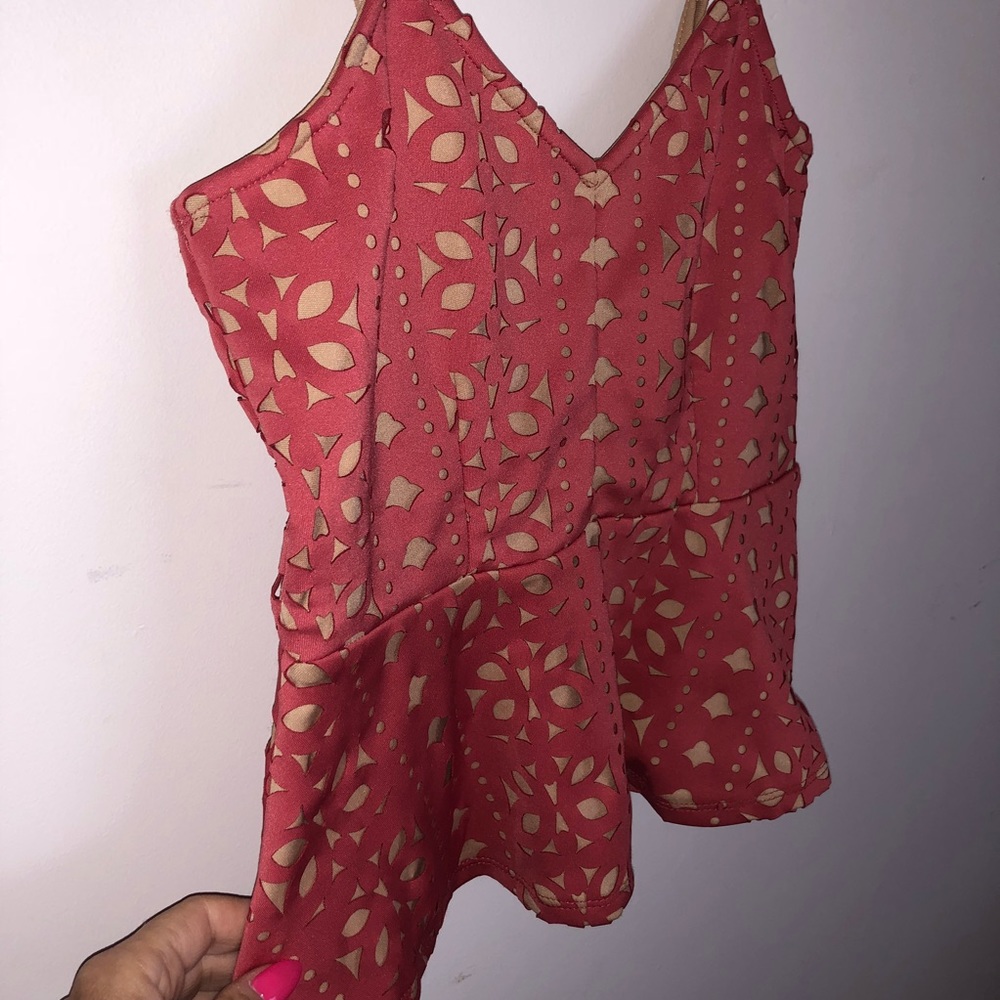 BKE💥 cami. EUC. Geo pattern cut. Adjust straps.